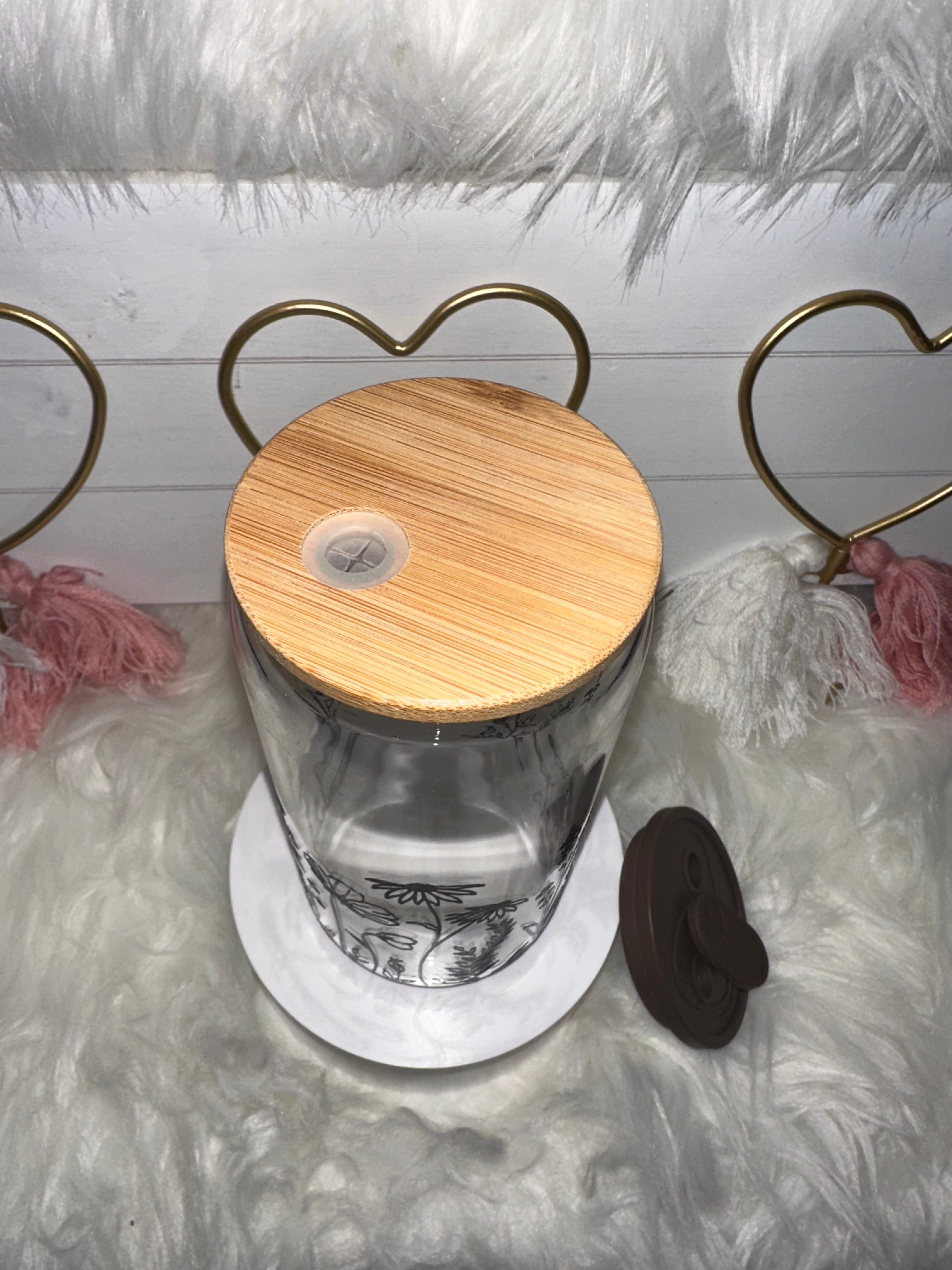 FLOWERS ALL AROUND GLASS CUP